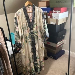 🤩Beautiful Johnny Was reversible silk kimono🤩